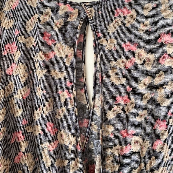 Free People Keyhole Front and Back Blouse - Picture 4 of 7